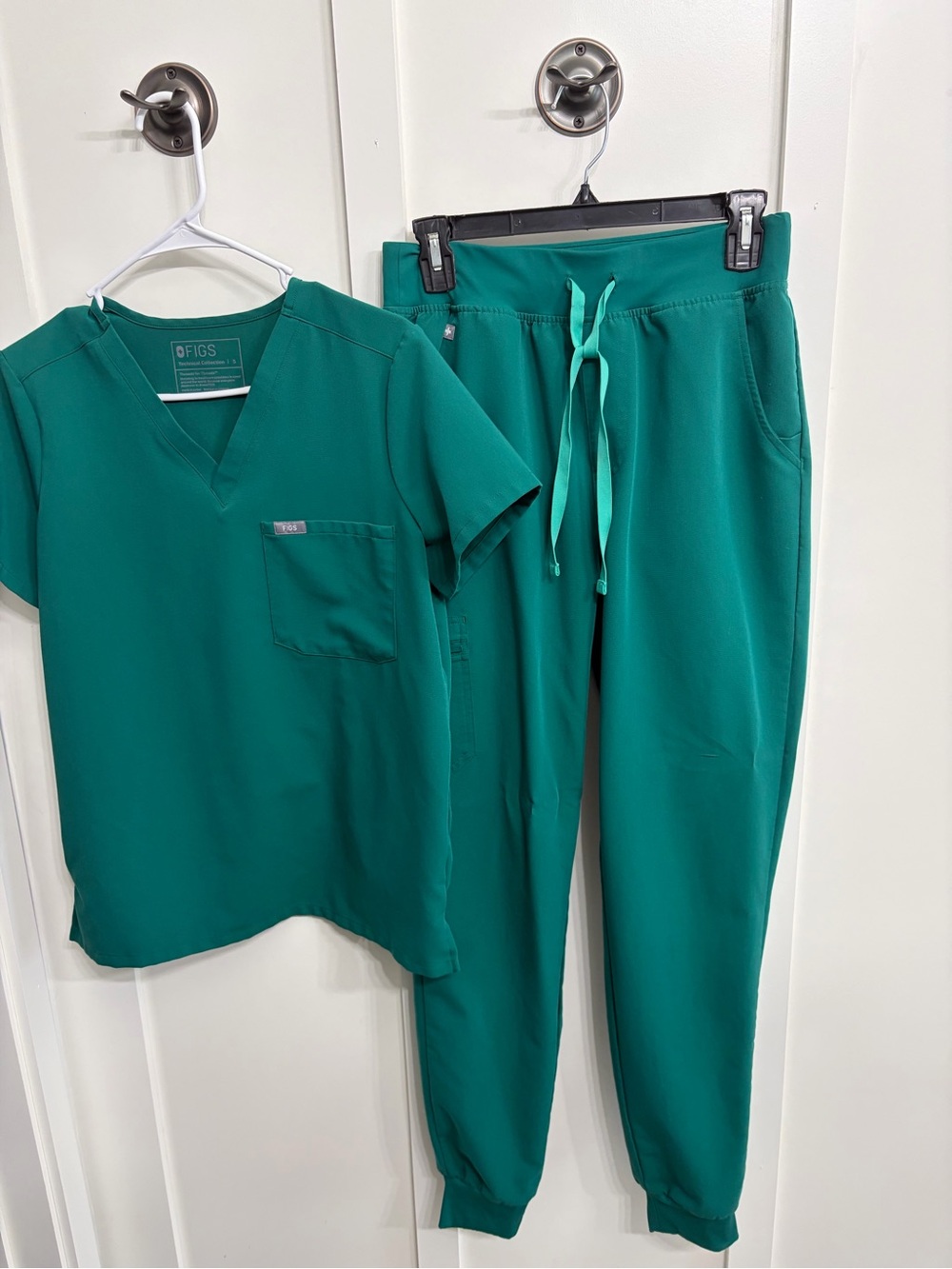 Figs Women's Teal Green Jogger Scrub Pants